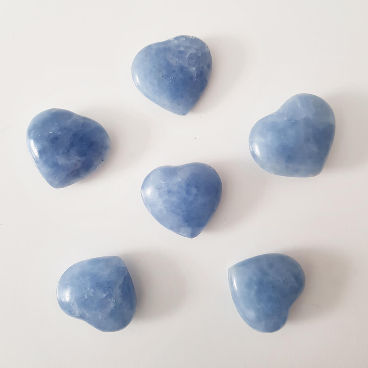 calcita en forma de corazón pequeño