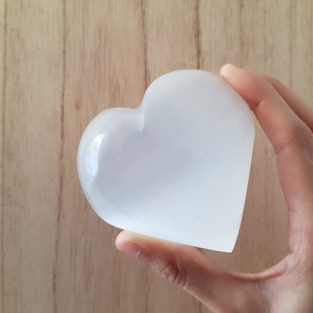 corazón de selenita blanca