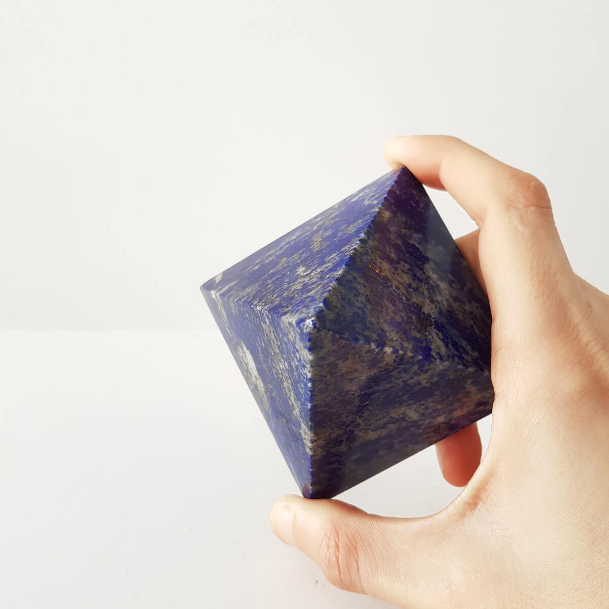 lapislázuli en forma de pirámide