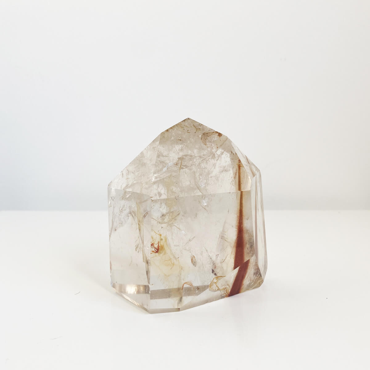 punta de cuarzo anfíbol grande