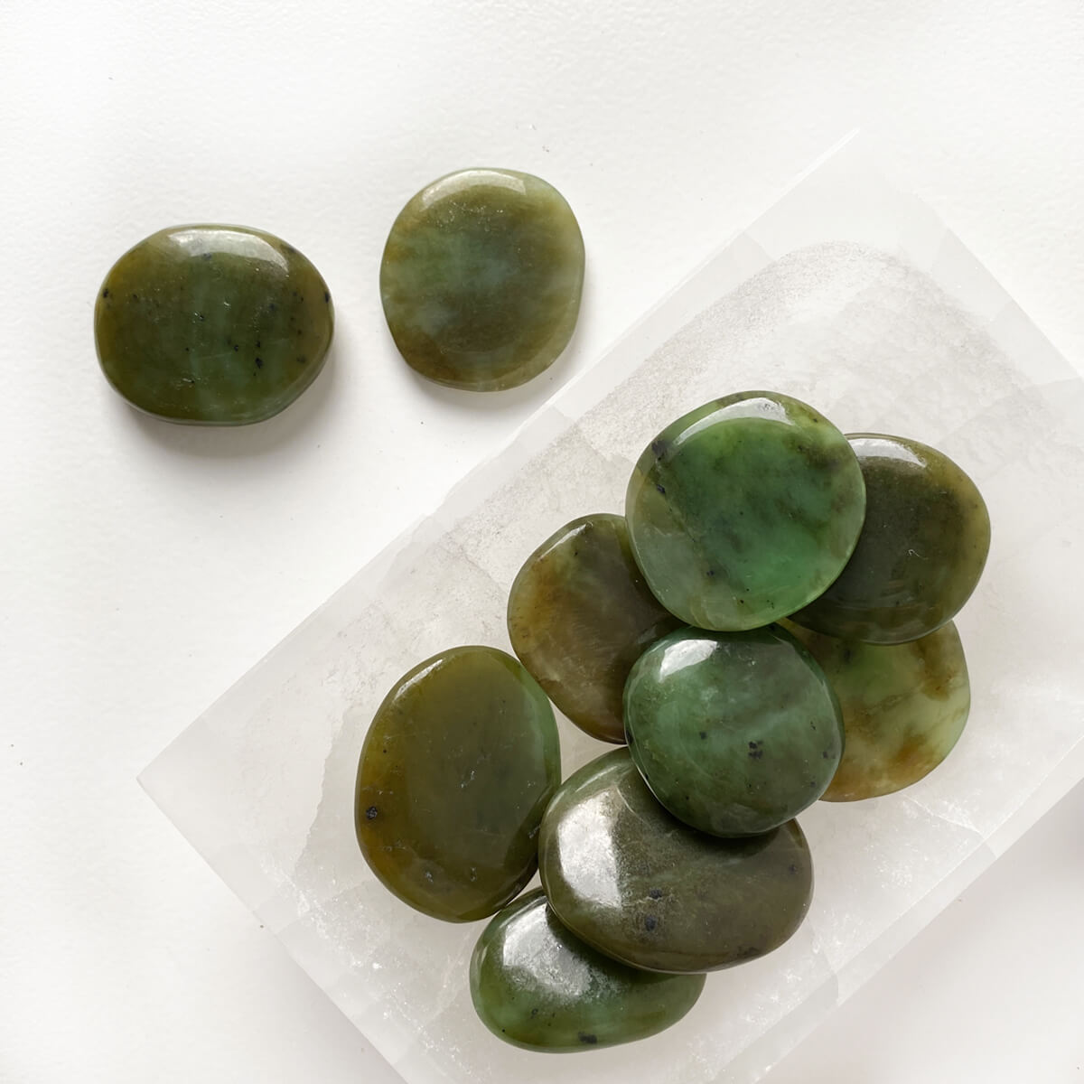 rodado de jade verde plano