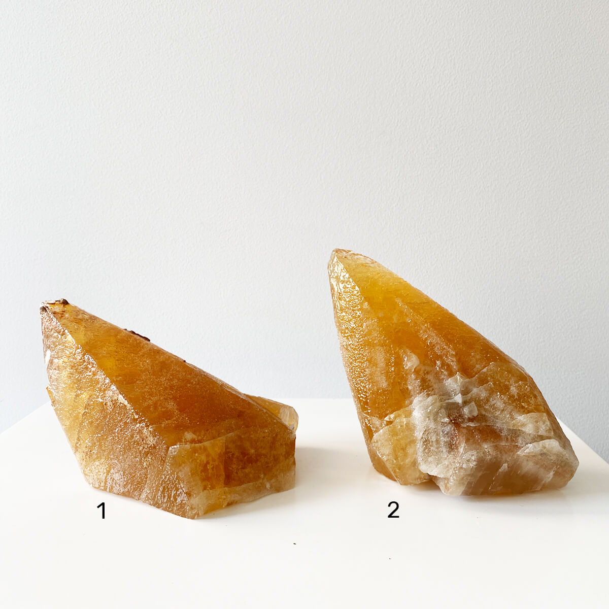 calcita miel grande en punta 1