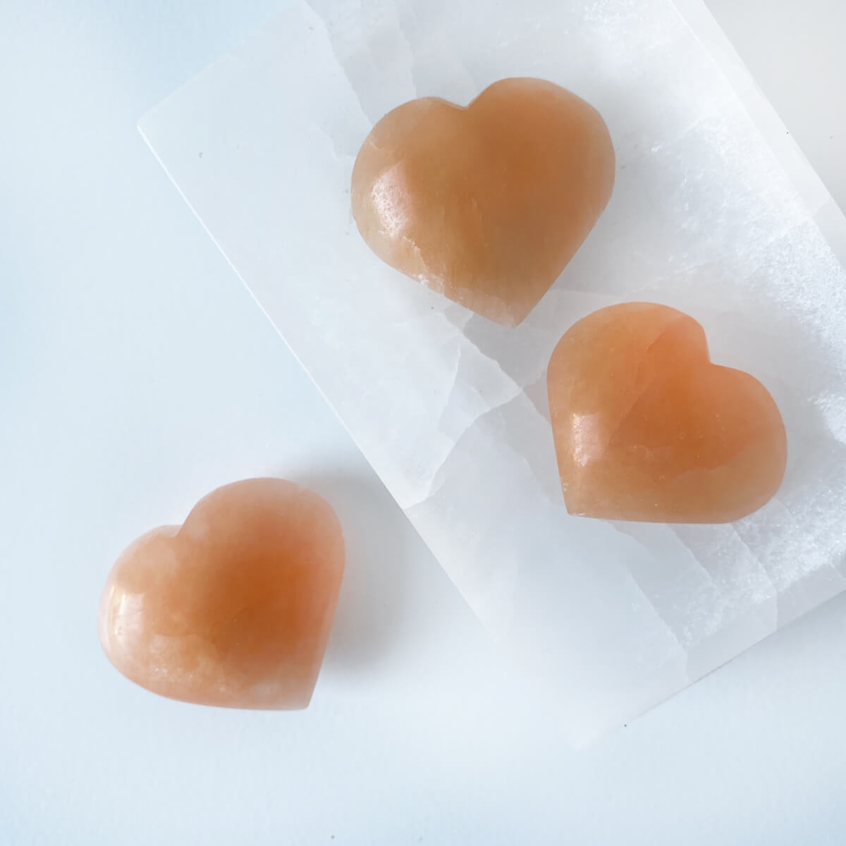 corazón de selenita melocotón