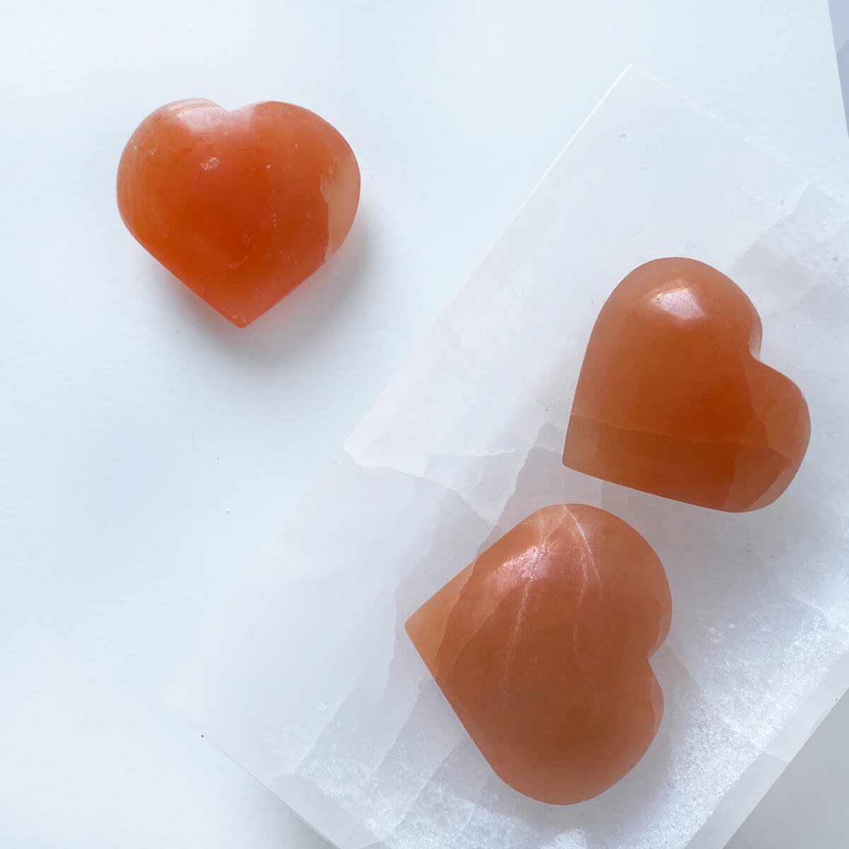 corazón de selenita naranja