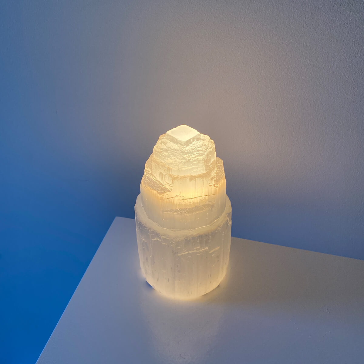 lámpara de selenita monolito mini