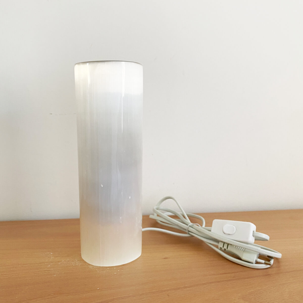 lámpara de selenita en forma de cilindor mediana