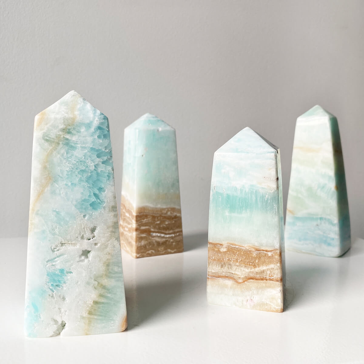 obelisco de calcita azul