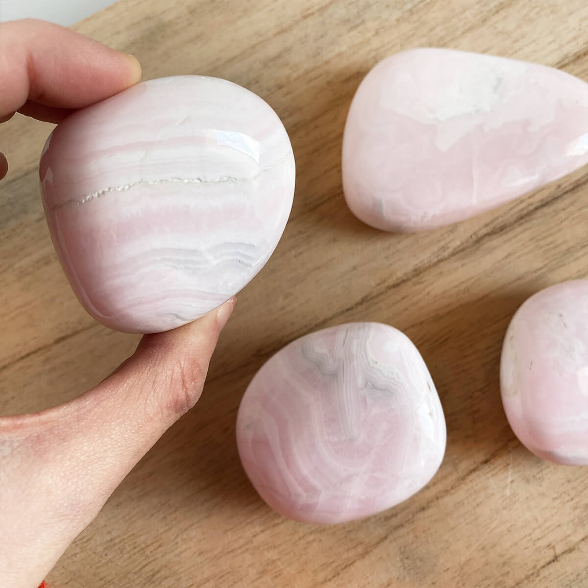 rodado de calcita rosa grande o rodado de manganocalcita