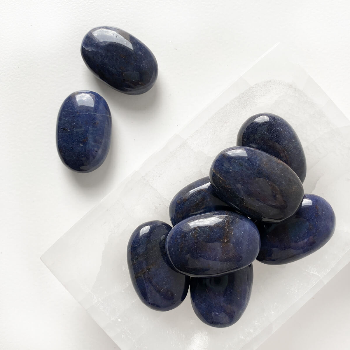 rodado de sodalita plano