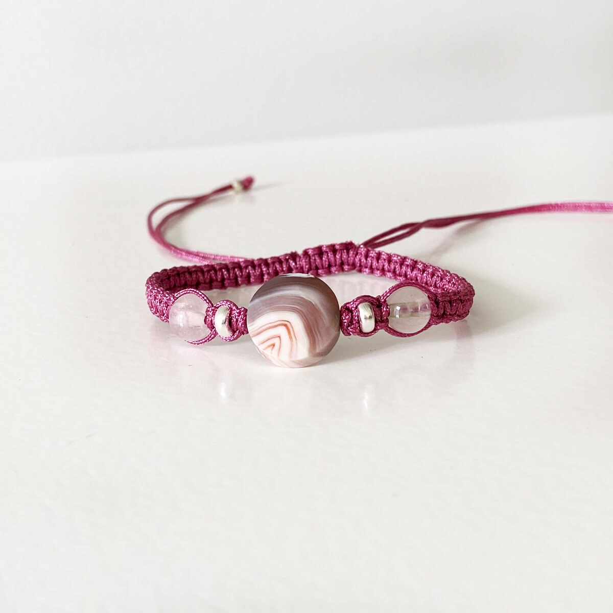 Pulsera de macramé con ágata rosa palo