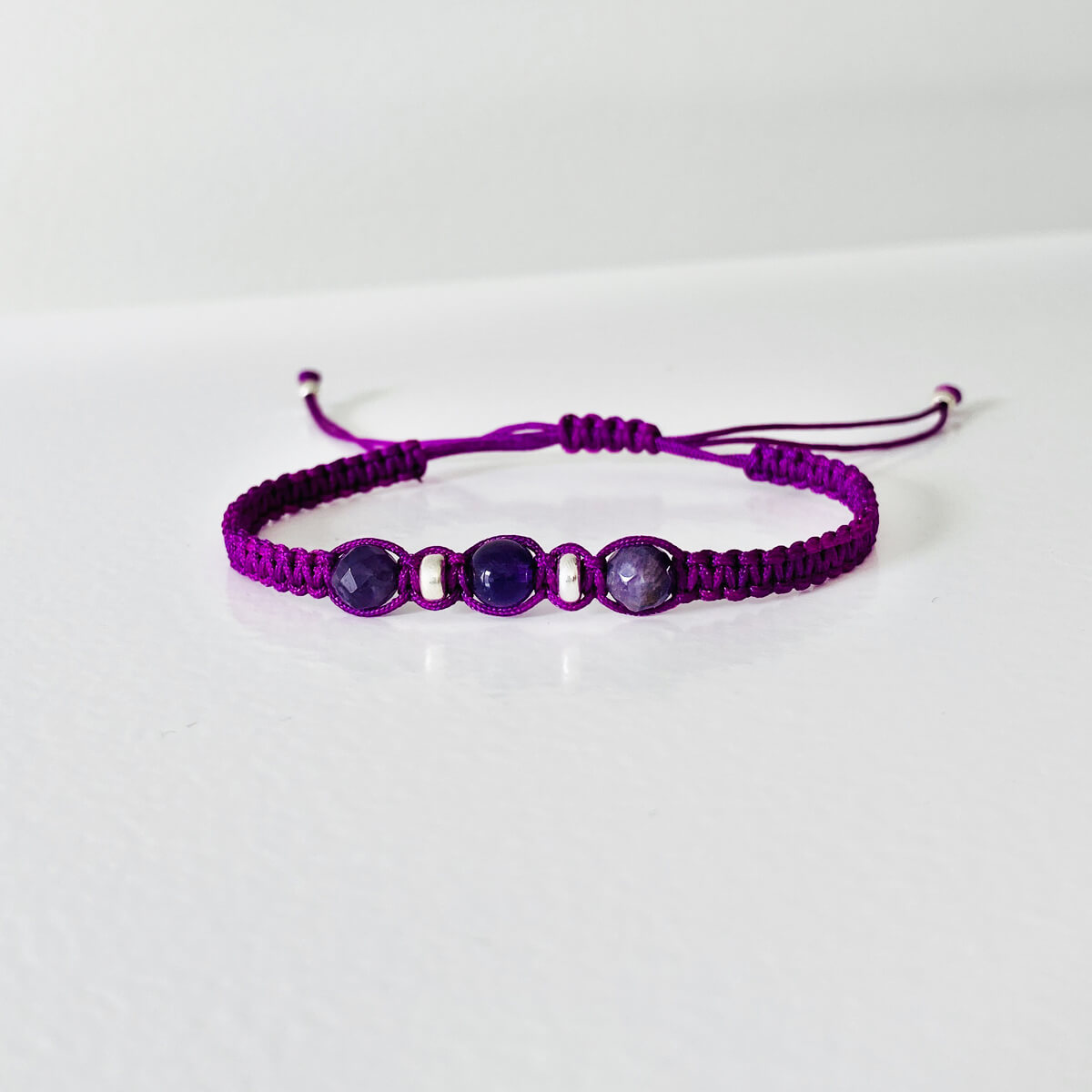 pulsera de macramé con amatista