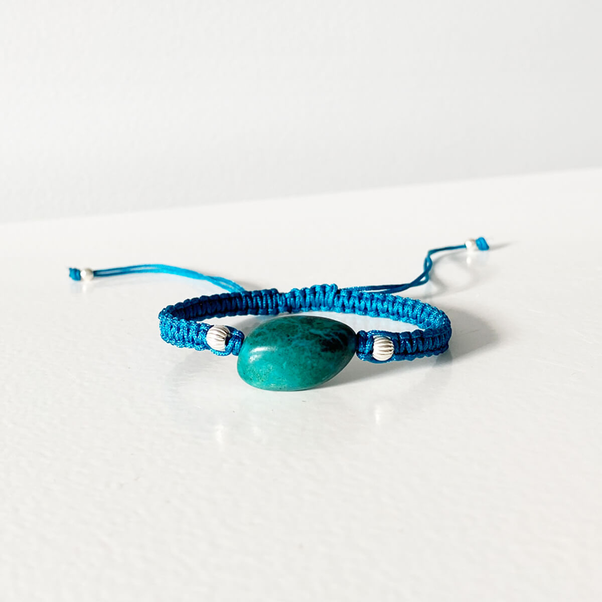 pulsera de macramé con crisocola