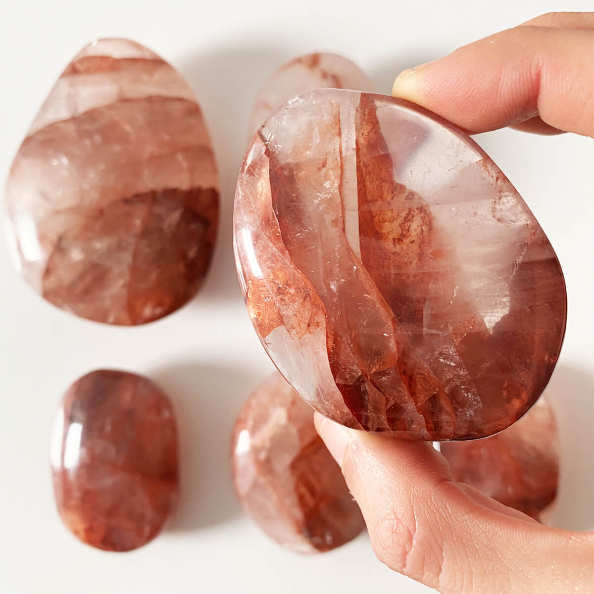 rodado de cuarzo hematoide pulido