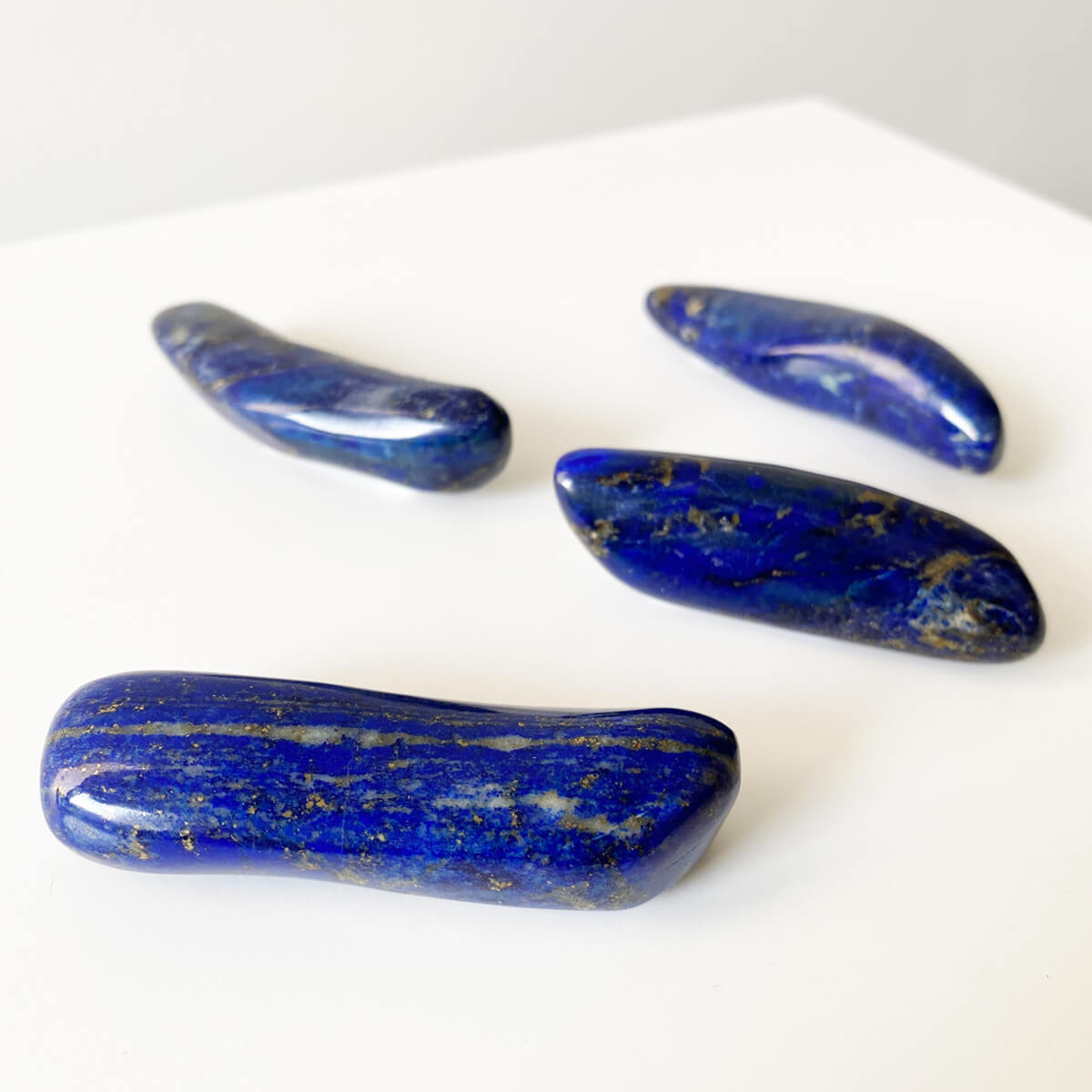 rodado de lapislázuli alargado