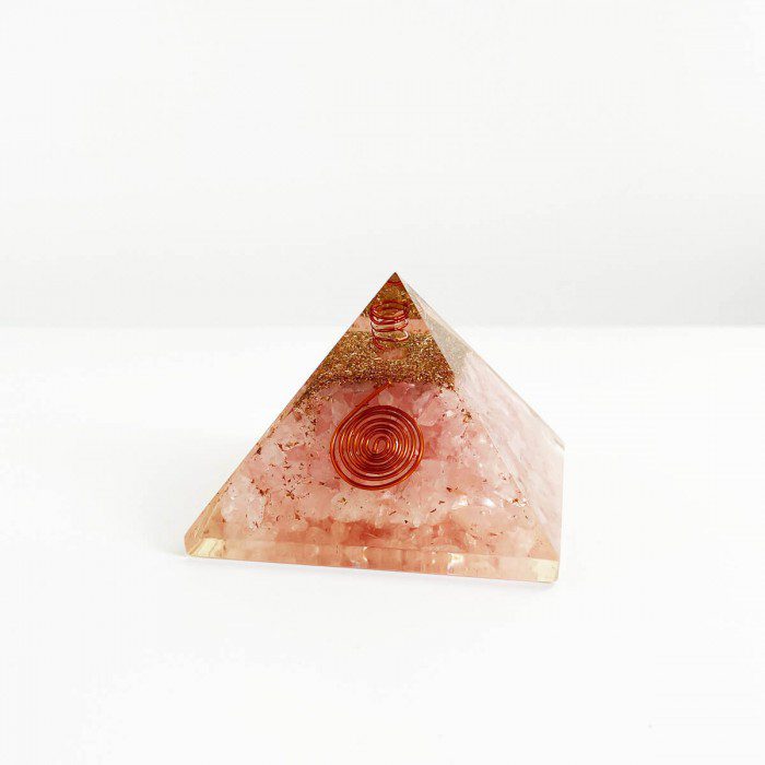 pirámide de orgonita con cuarzo rosa mediana