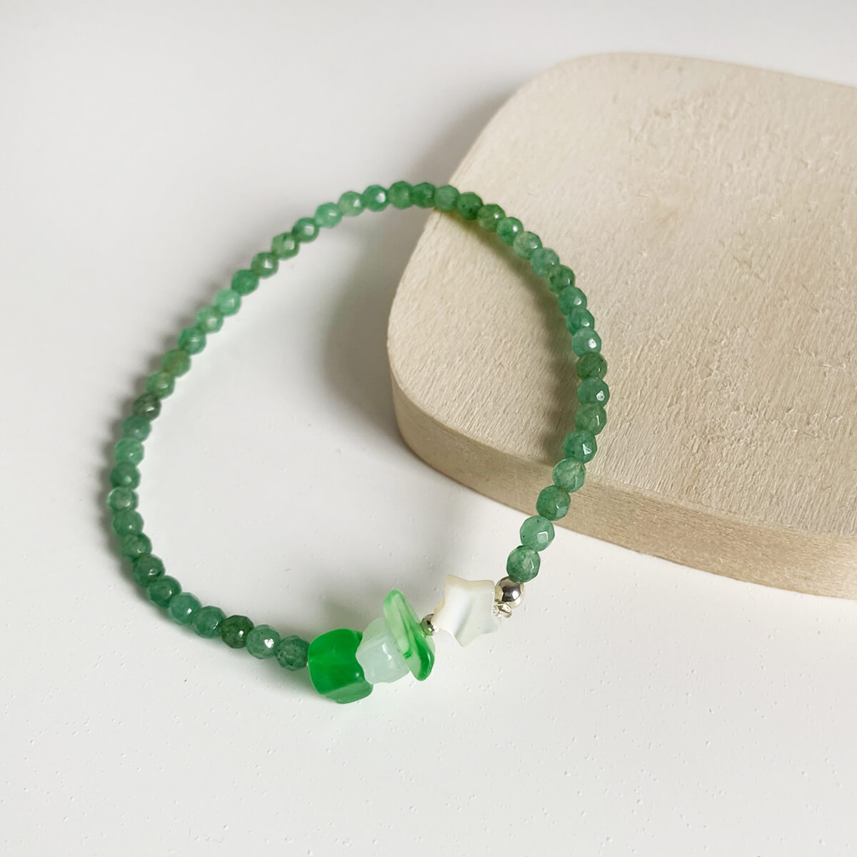 pulsera elástica de cuarzo verde