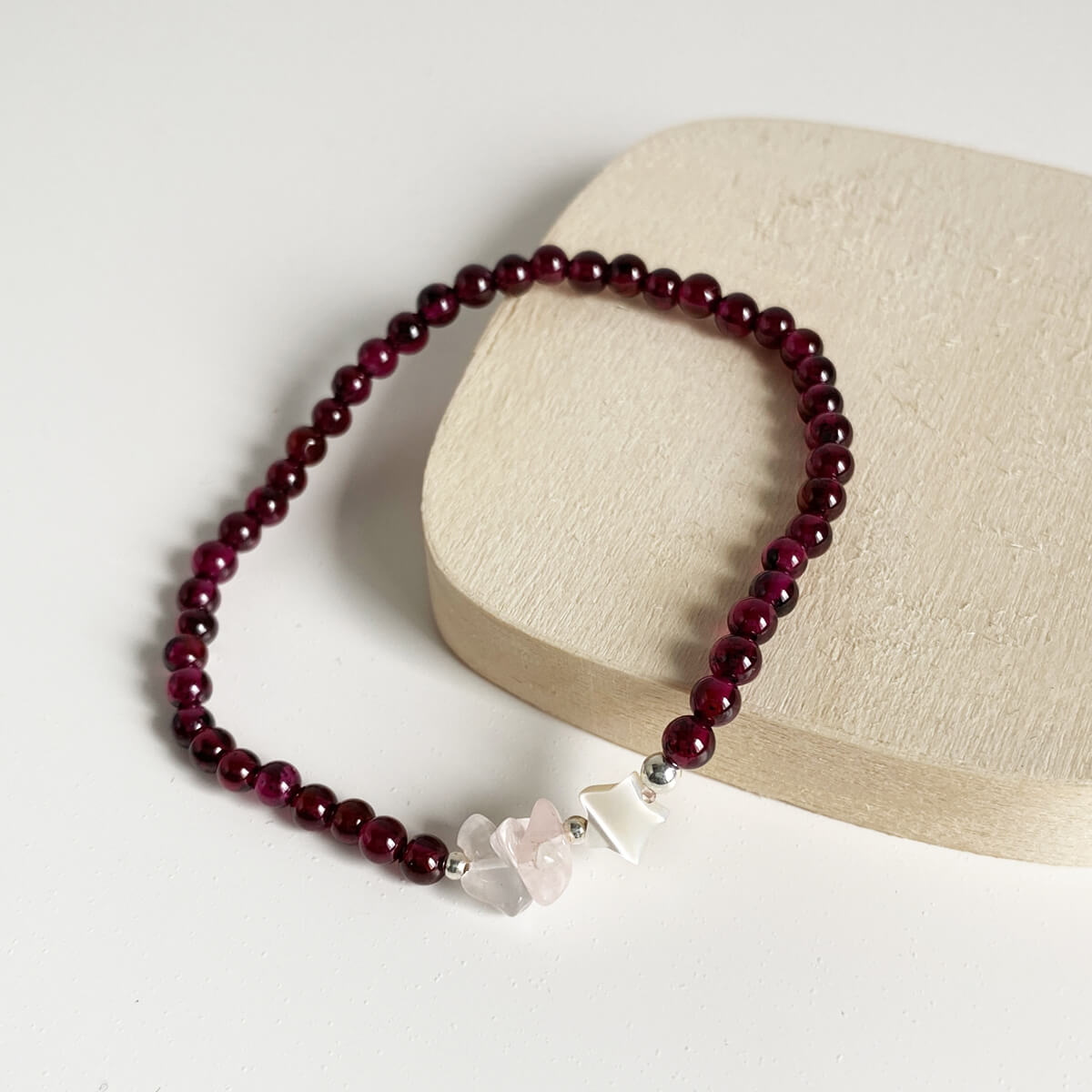 pulsera elástica de granate