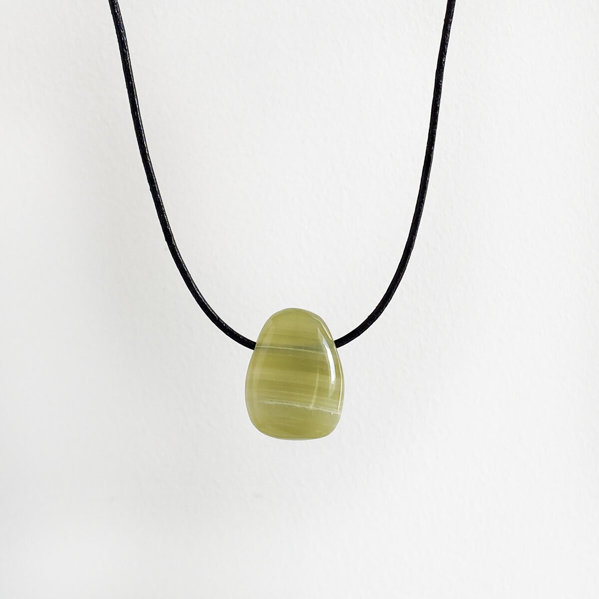 colgante de ónix bandeado verde