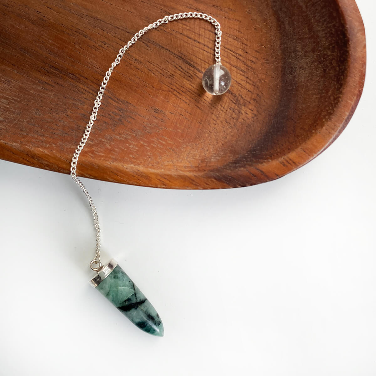 péndulo de esmeralda cadena