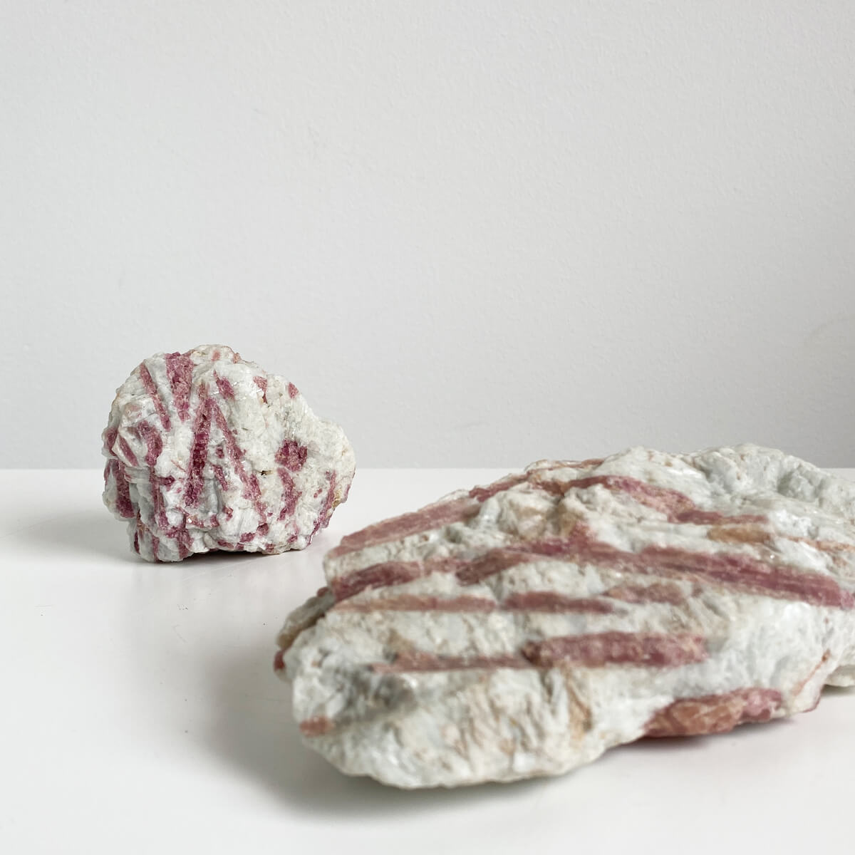 Turmalina rosa en matriz