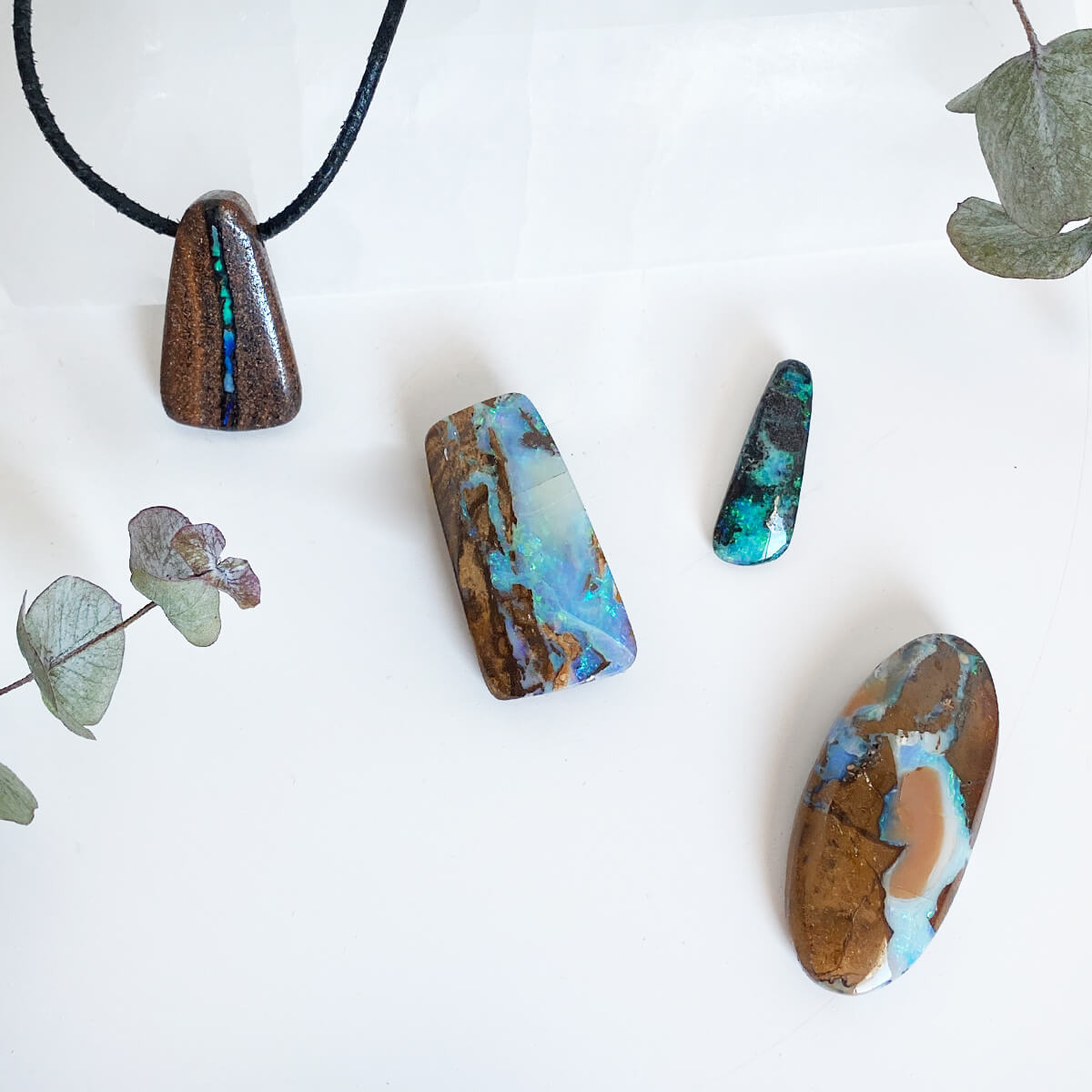 colgante de ópalo boulder extra