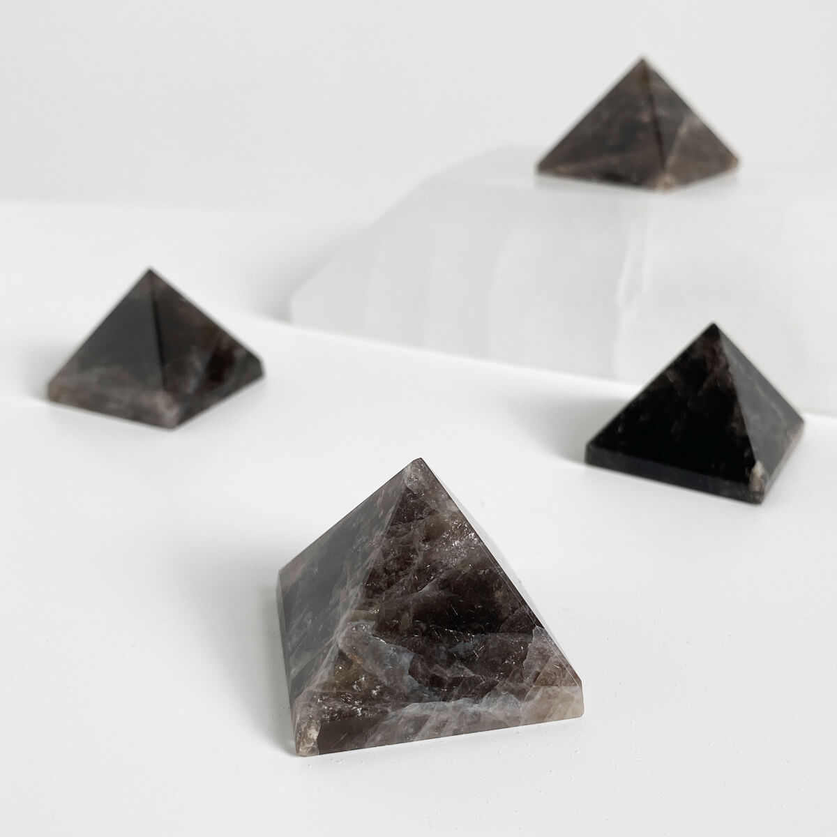 pirámide de cuarzo ahumado mini