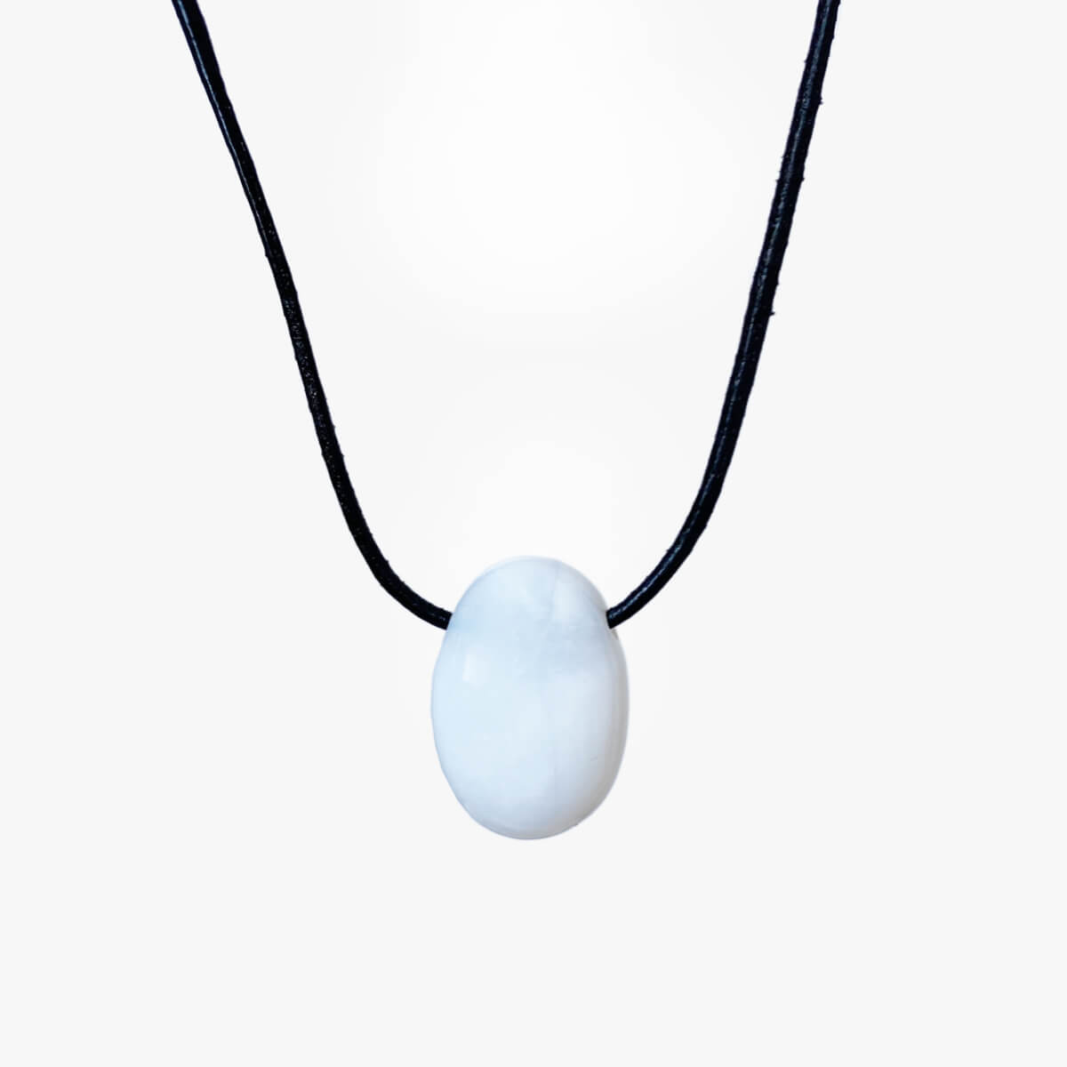 colgante de ópalo blanco