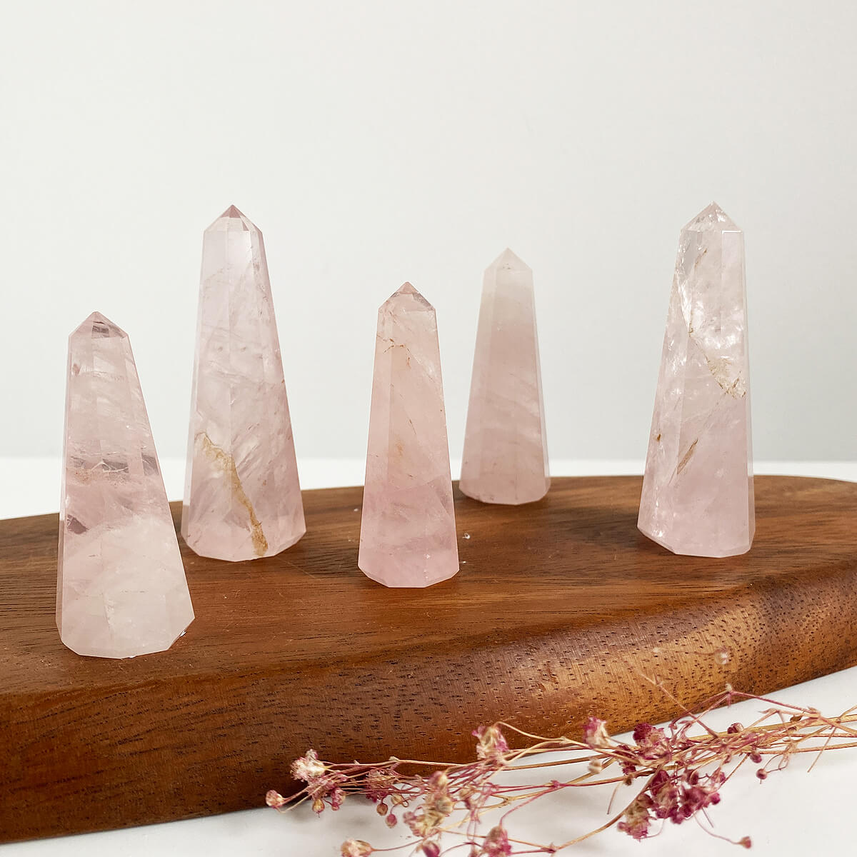 punta de cuarzo rosa pulida