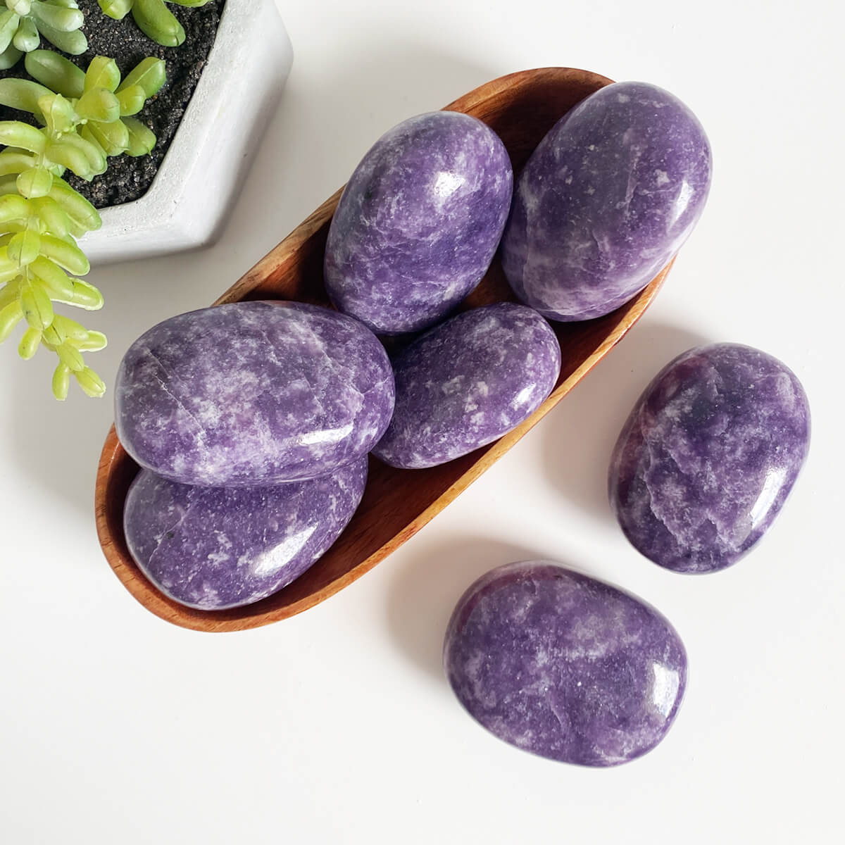 rodado de lepidolita grande