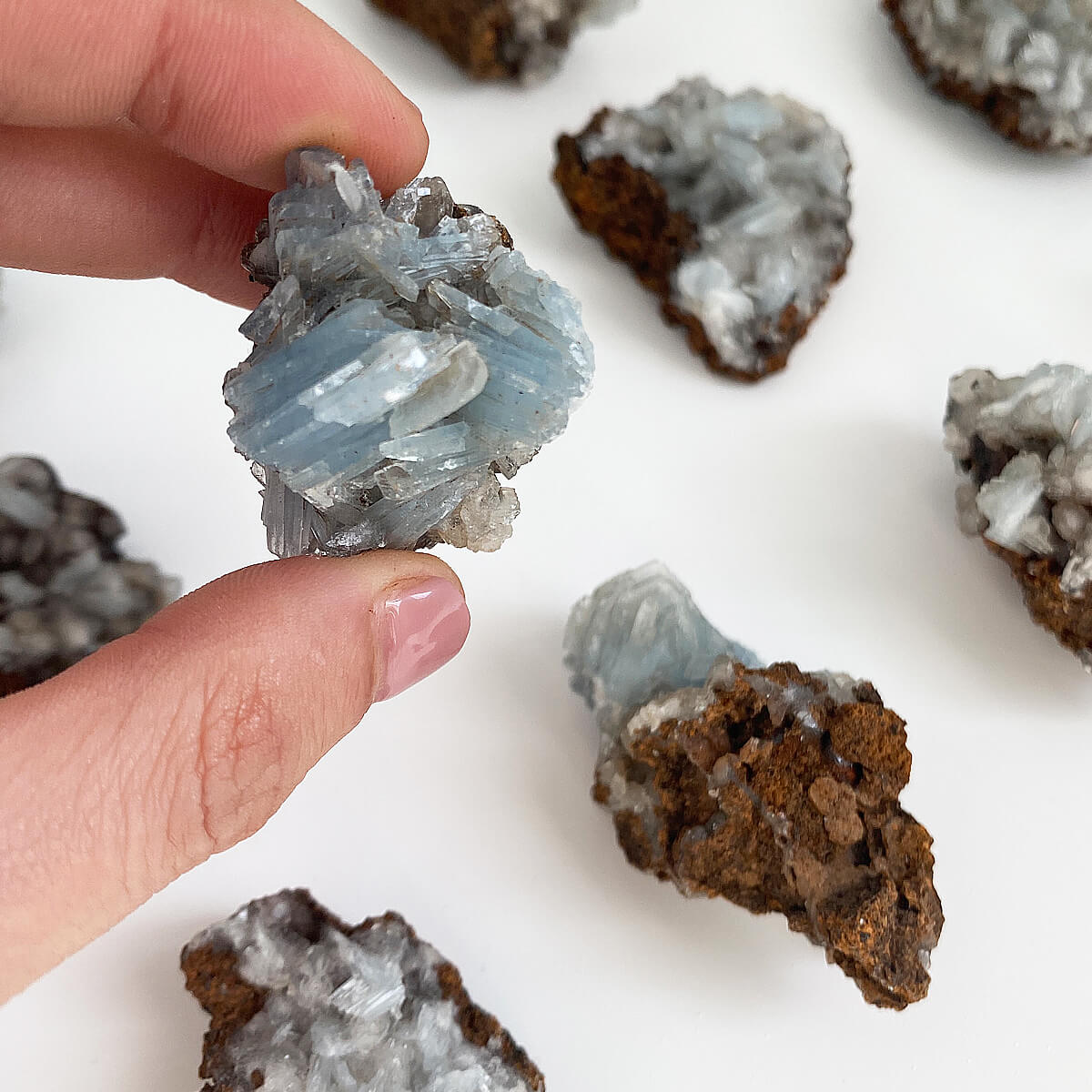 baritina azul en matriz pequeña