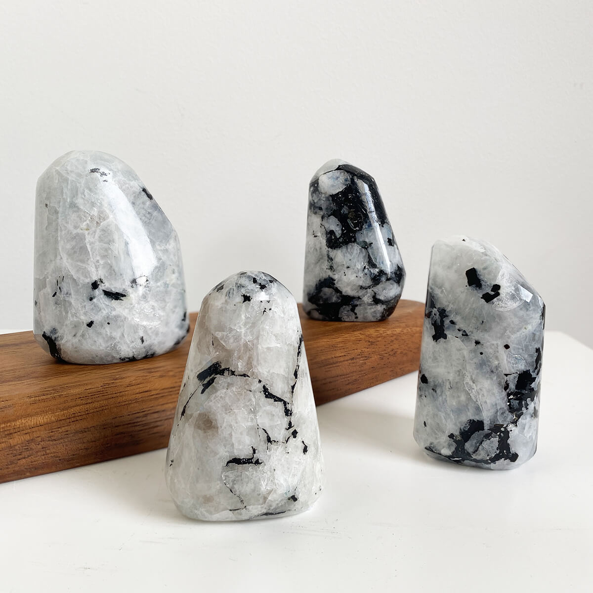 monolito de piedra luna