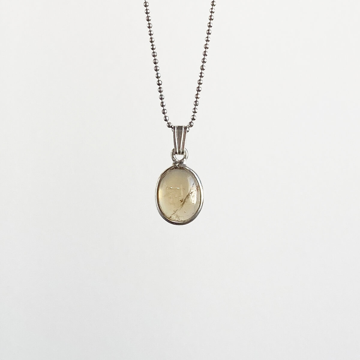 colgante de citrino oval