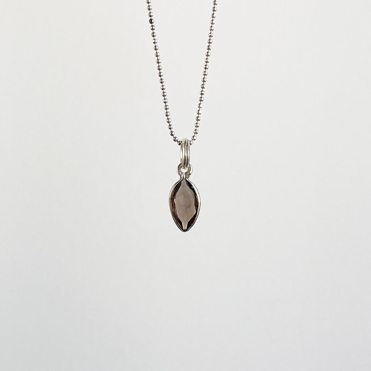 colgante de cuarzo ahumado ojo