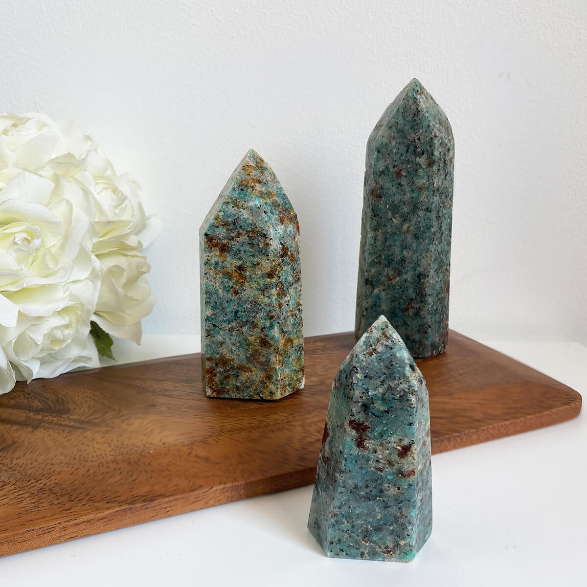 punta de amazonita con granito