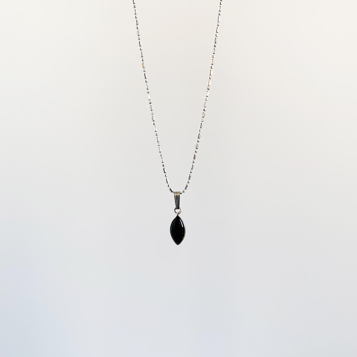 colgante de ónix alargado