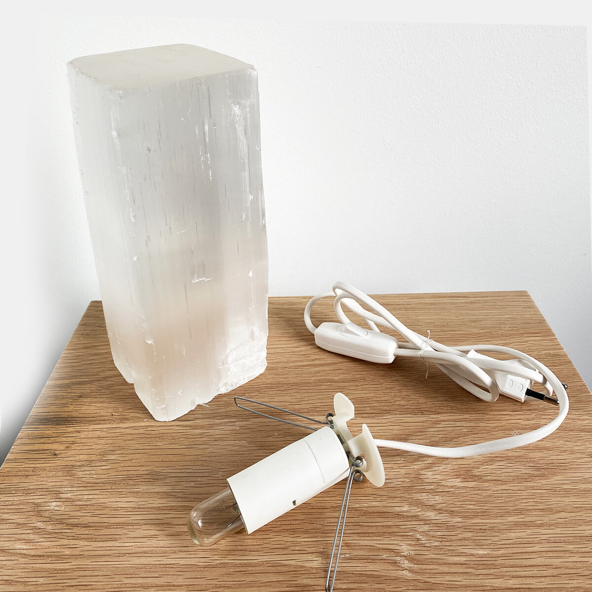 lampara-selenita-cuadrada-pequeña-2