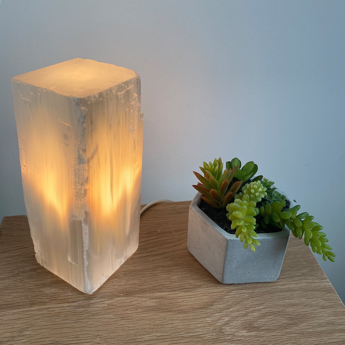 lampara-selenita-cuadrada-pequeña-3
