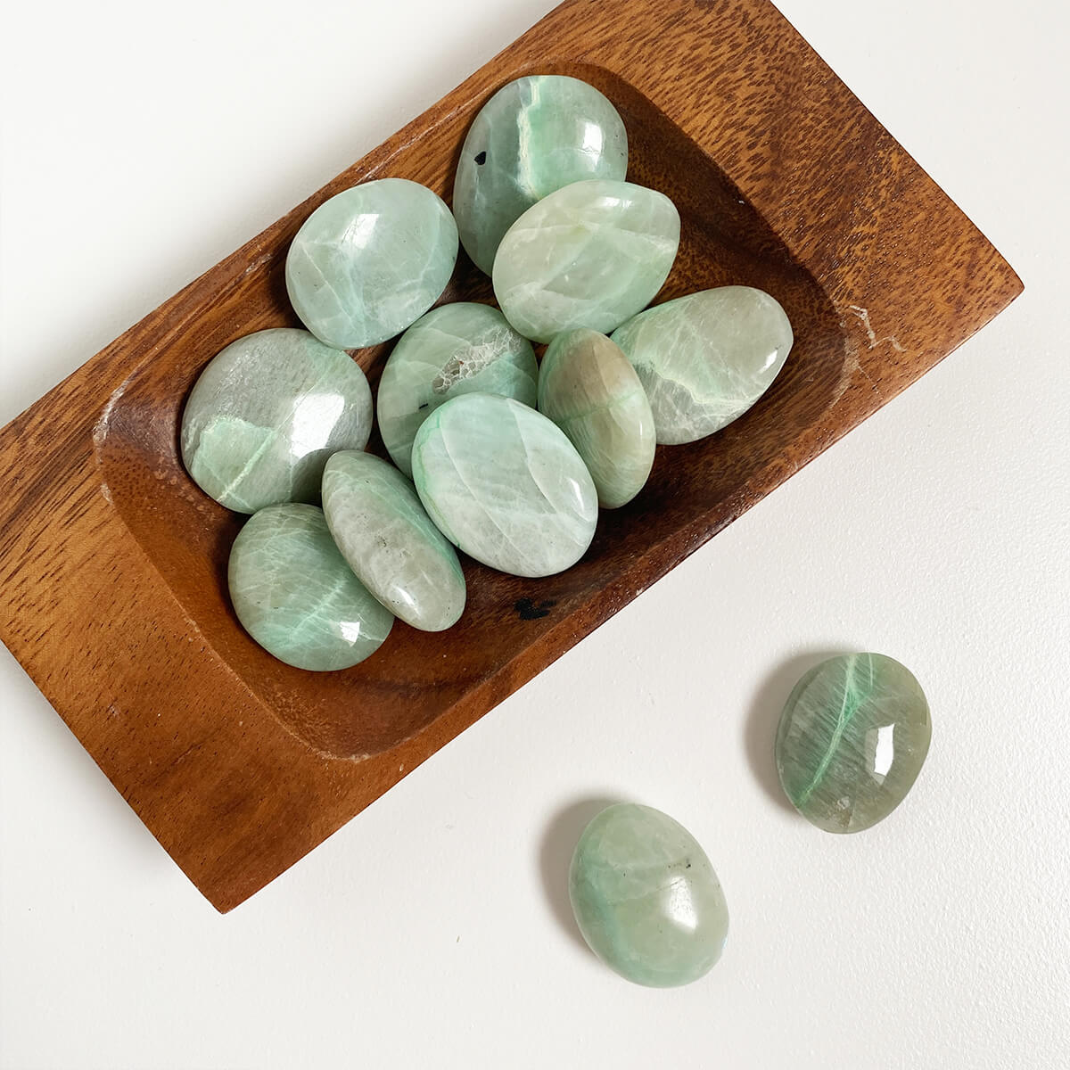 Rodado de piedra luna verde pequeño