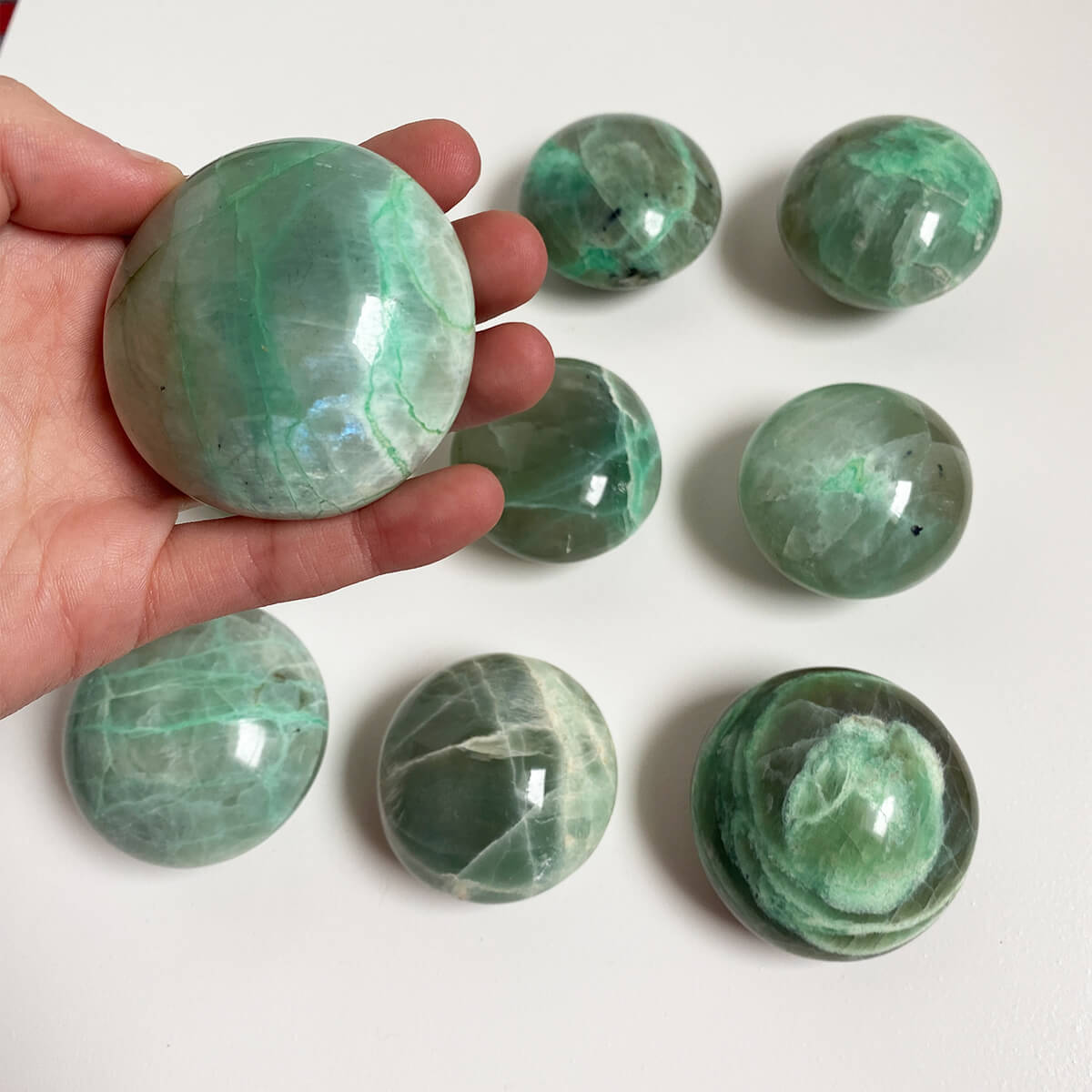 rodado de piedra luna verde grande