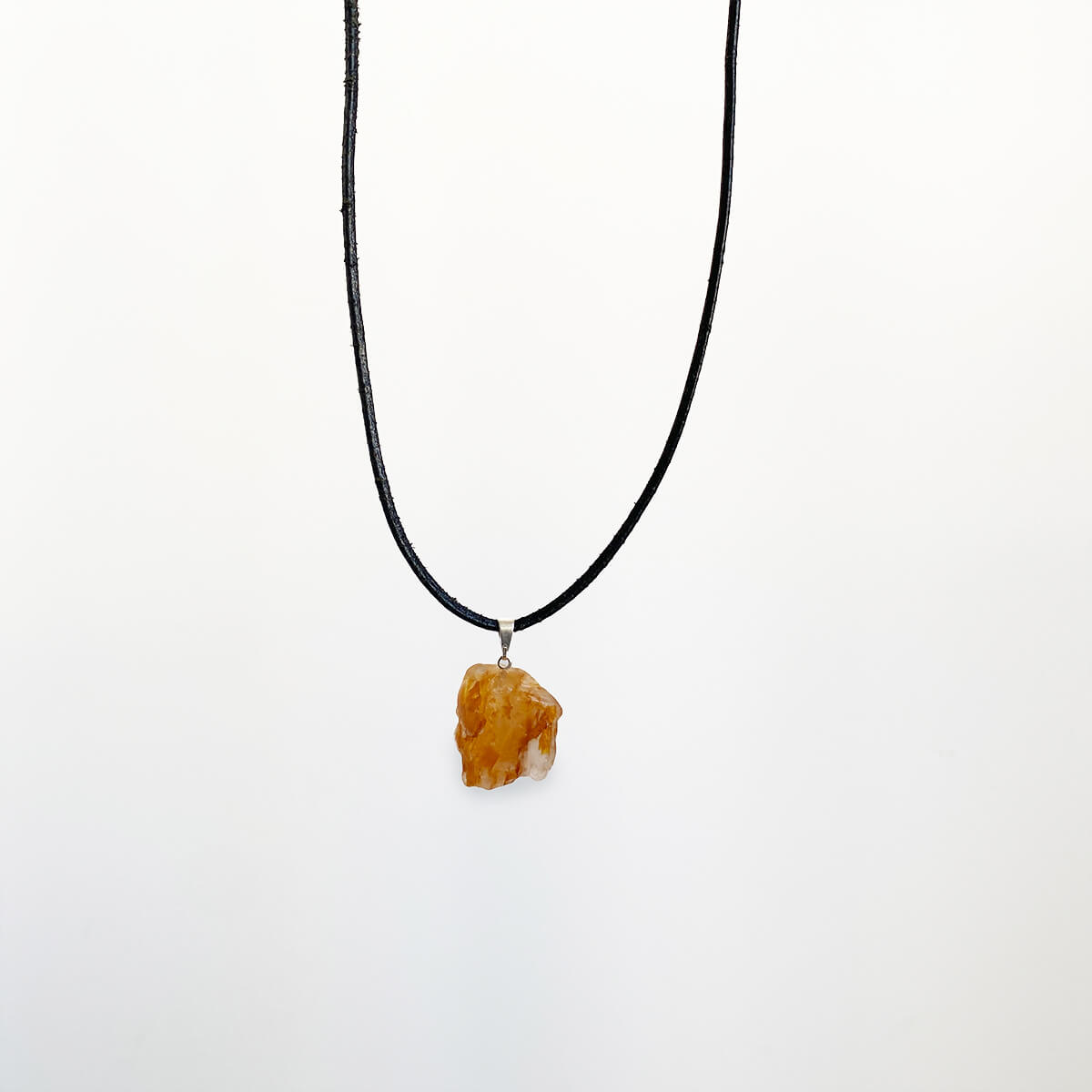 Colgante de cuarzo sanador dorado irregular