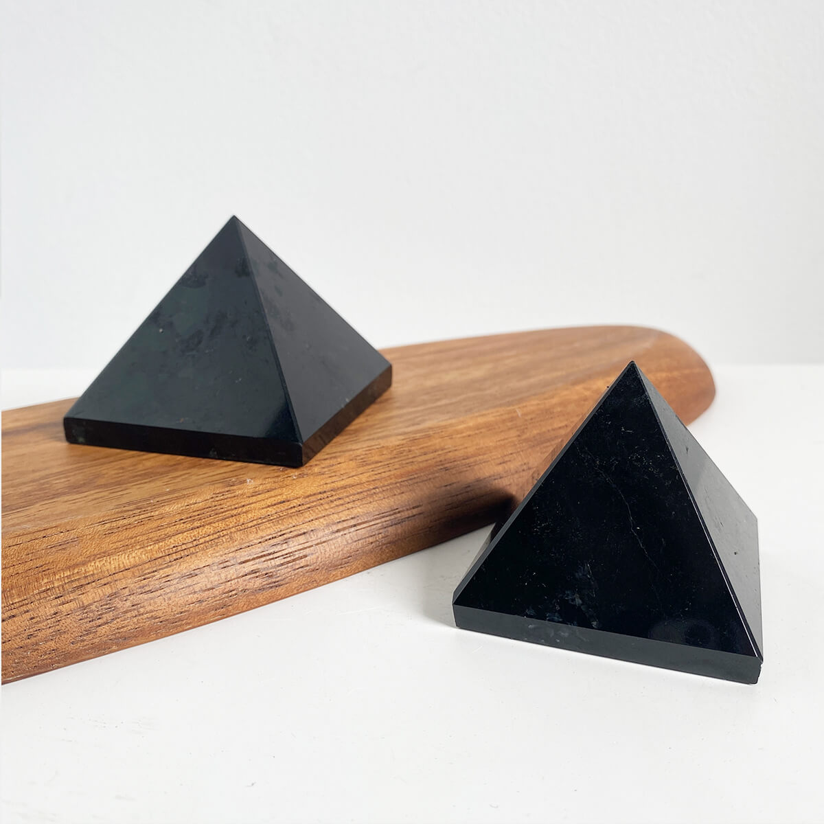 pirámide de turmalina negra