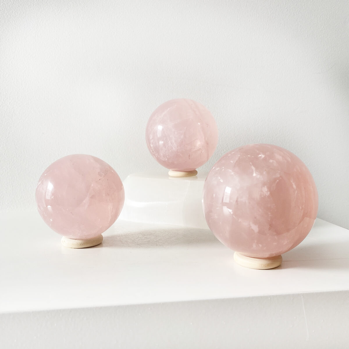 esfera de cuarzo rosa grande