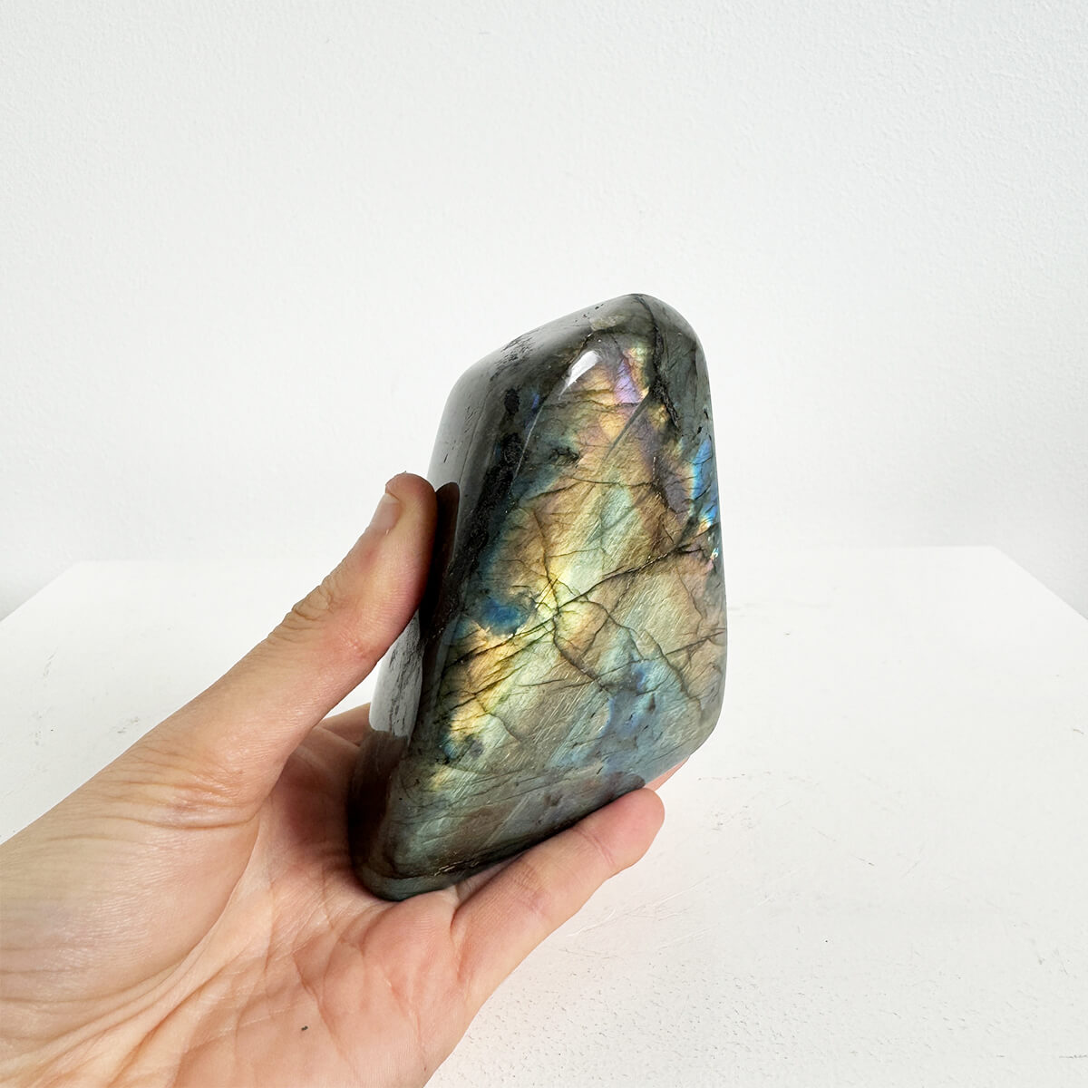 monolito de labradorita mediano