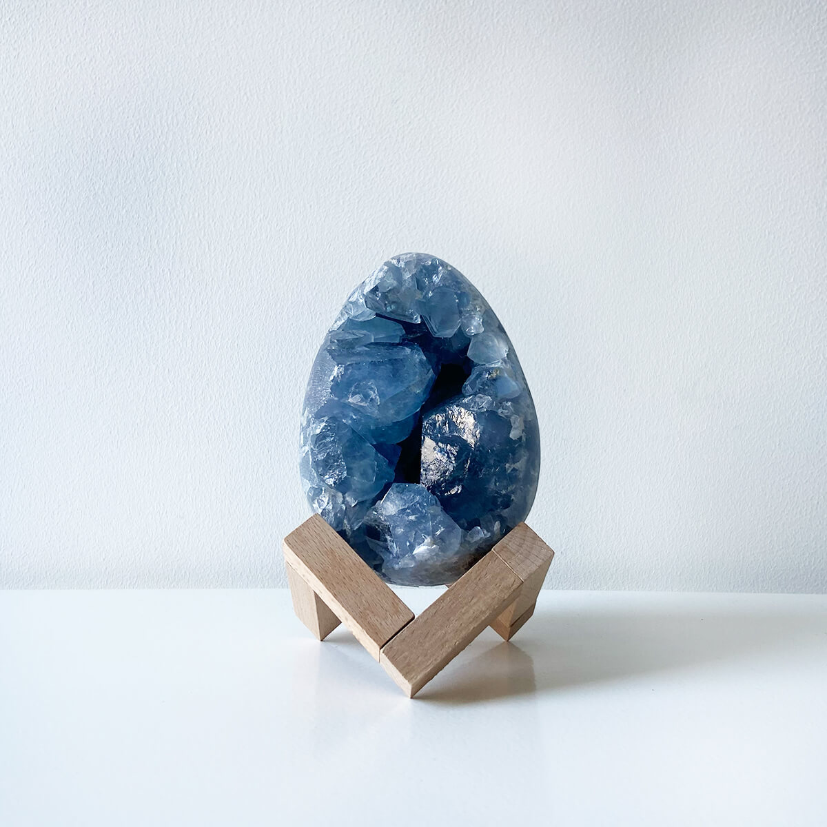 Huevo de celestina con peana