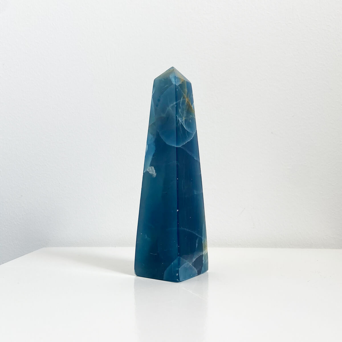 Obelisco de ónix cielo