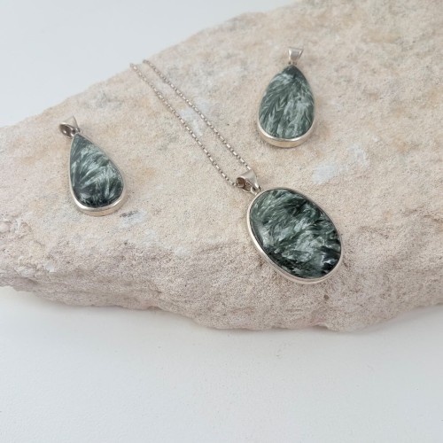 Colgante serafinita pulida grande