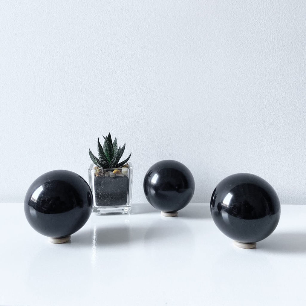 esfera de turmalina negra