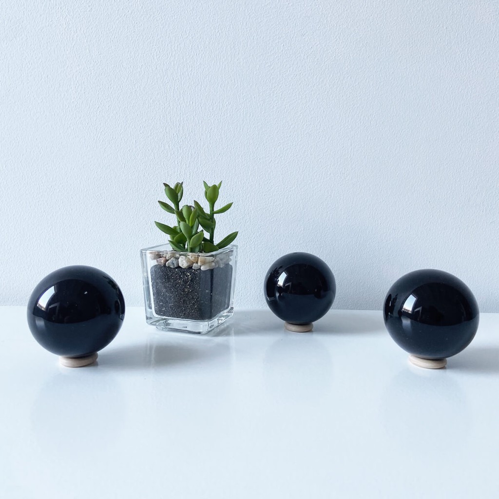 esfera de obsidiana negra