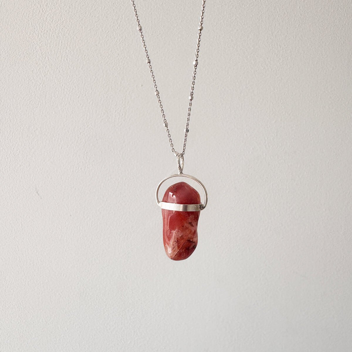 colgante de cuarzo anfíbol con plata