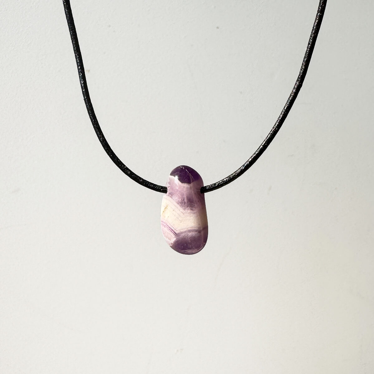 Colgante de amatista chevrón